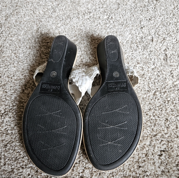 White Sandle - Picture 3 of 3